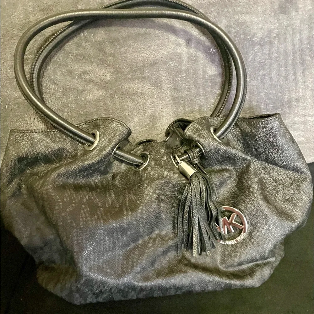 MICHAEL KORS Signature East West RING TOTE PURSE BLACK